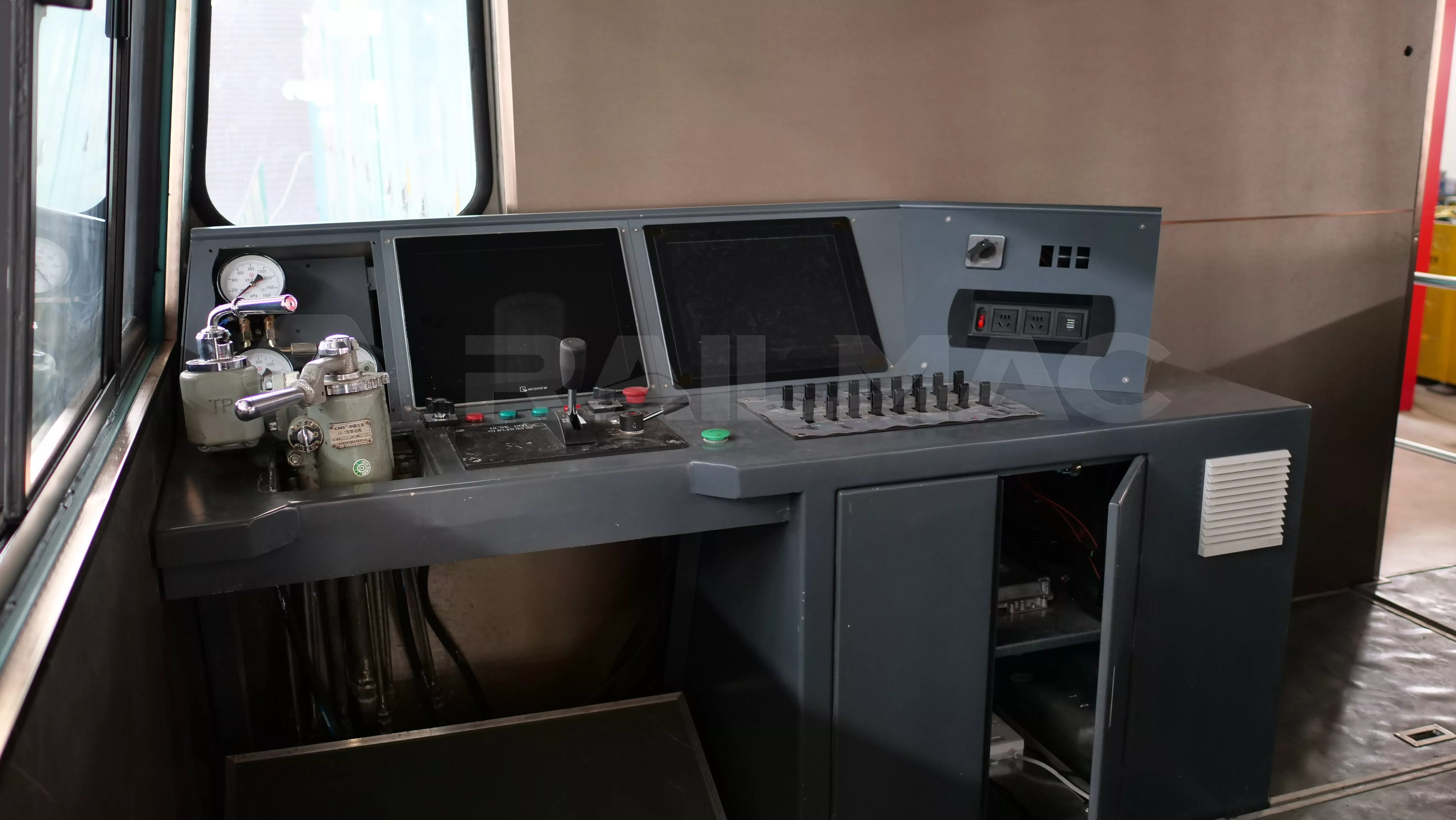 HCD-5000-New-Energy-Locomotive-5